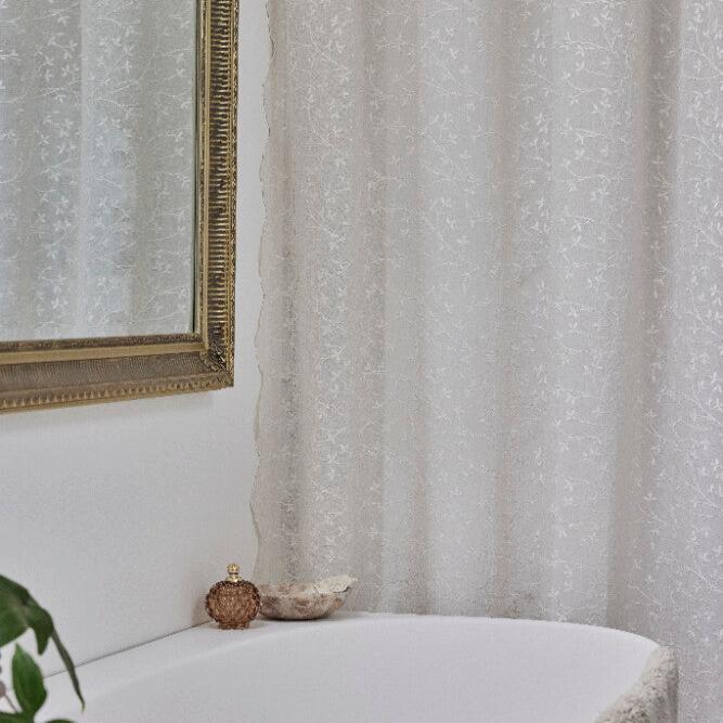 Hilia Spegel – Handgjord Elegans i Ljus Guld & Trä