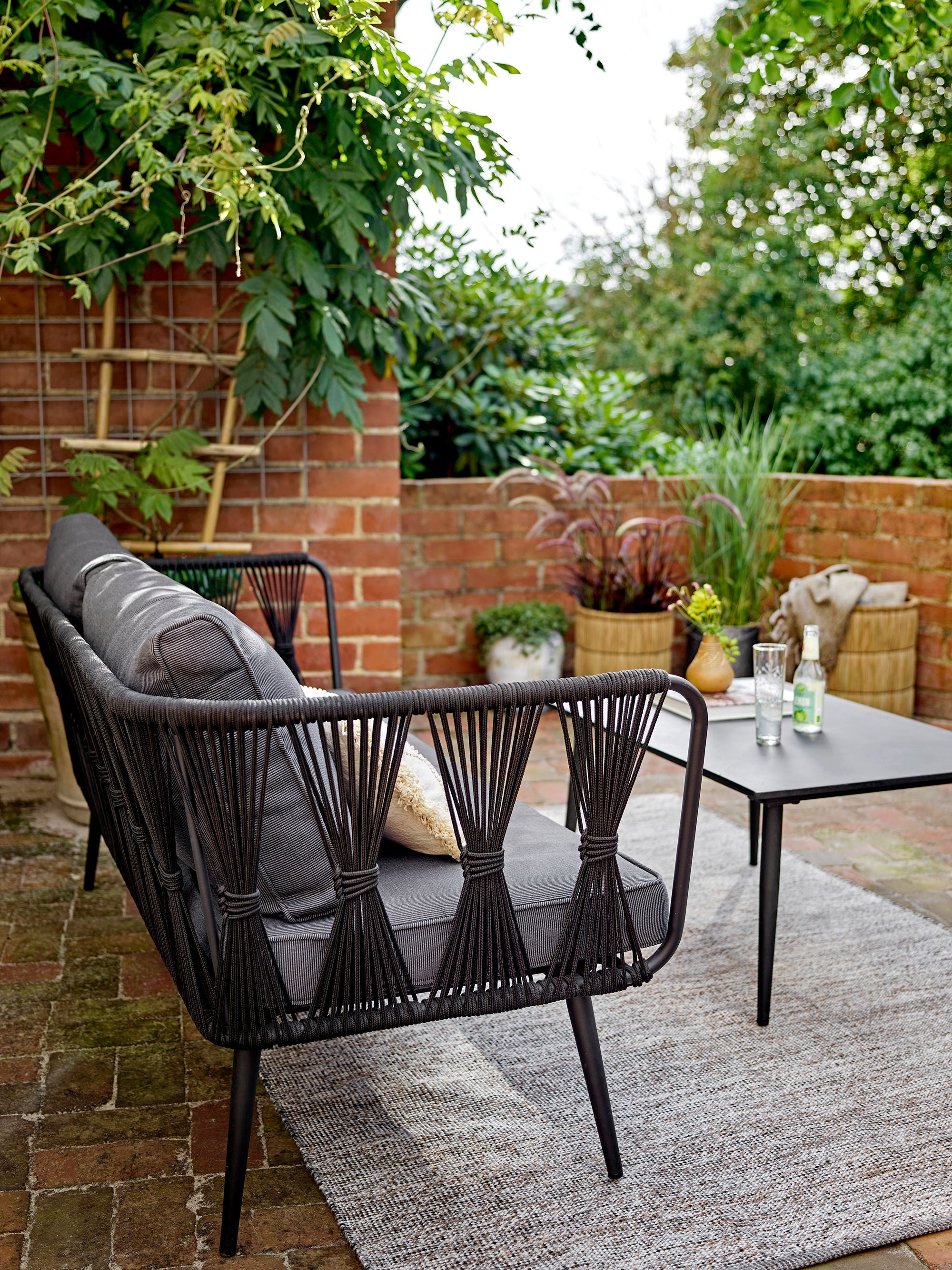 Pavone Soffbord / Svart – Modernt & Stilrent i Fiberbetong