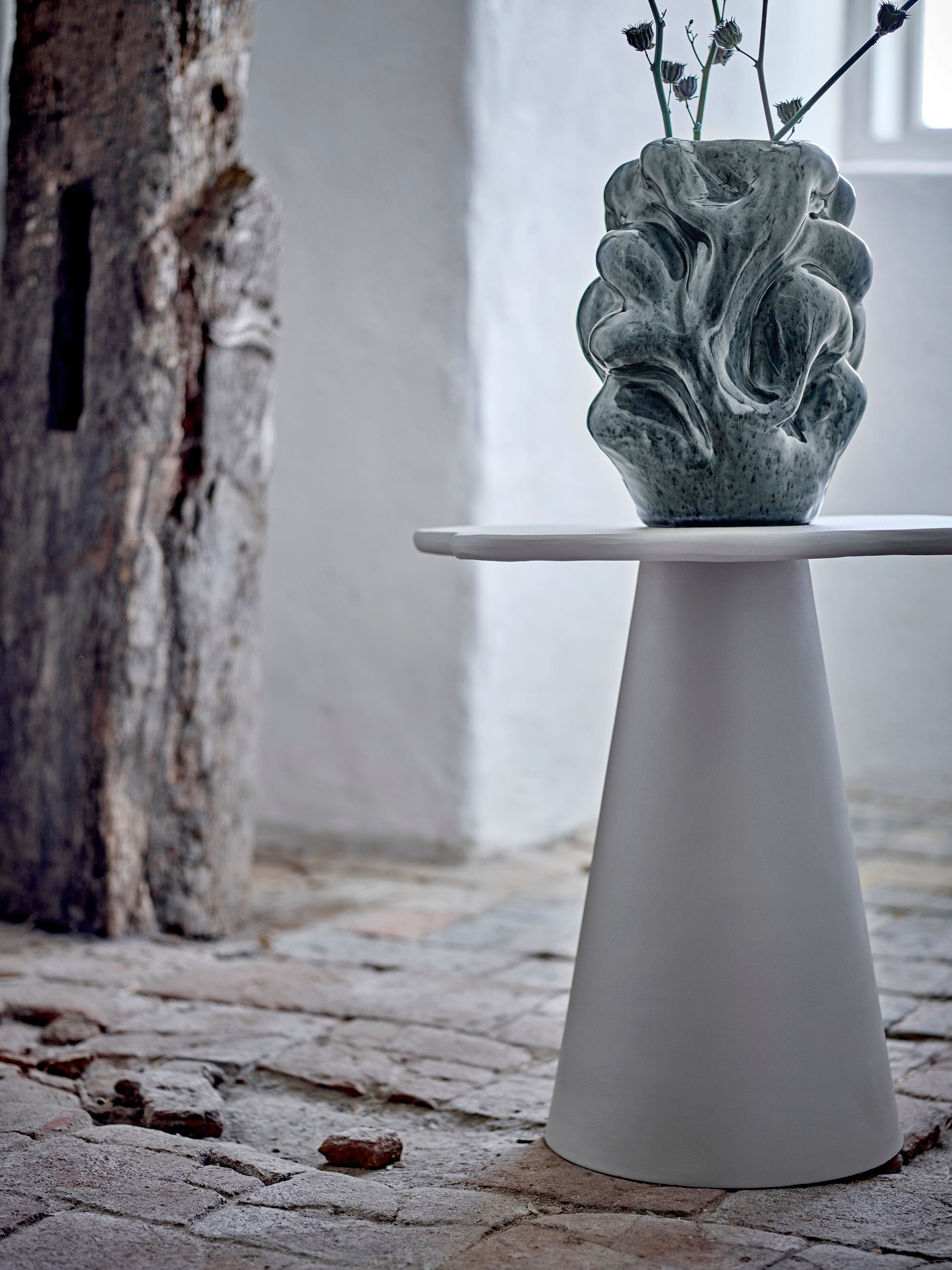 Ray Sidobord – Stilren Minimalism i Betong