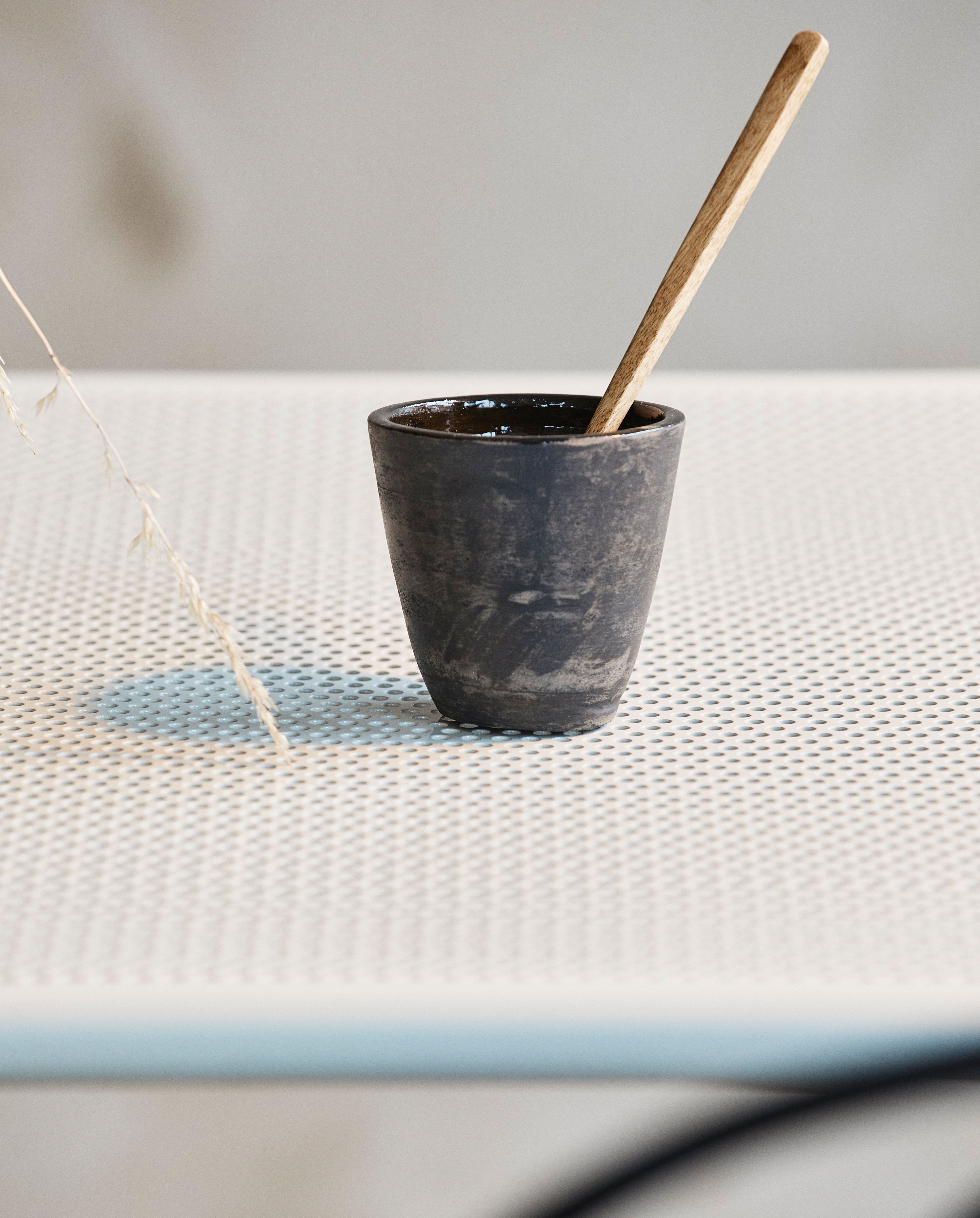 BRENTA Utomhusbord / Ivory – Ljus Designklassiker för Hemmet