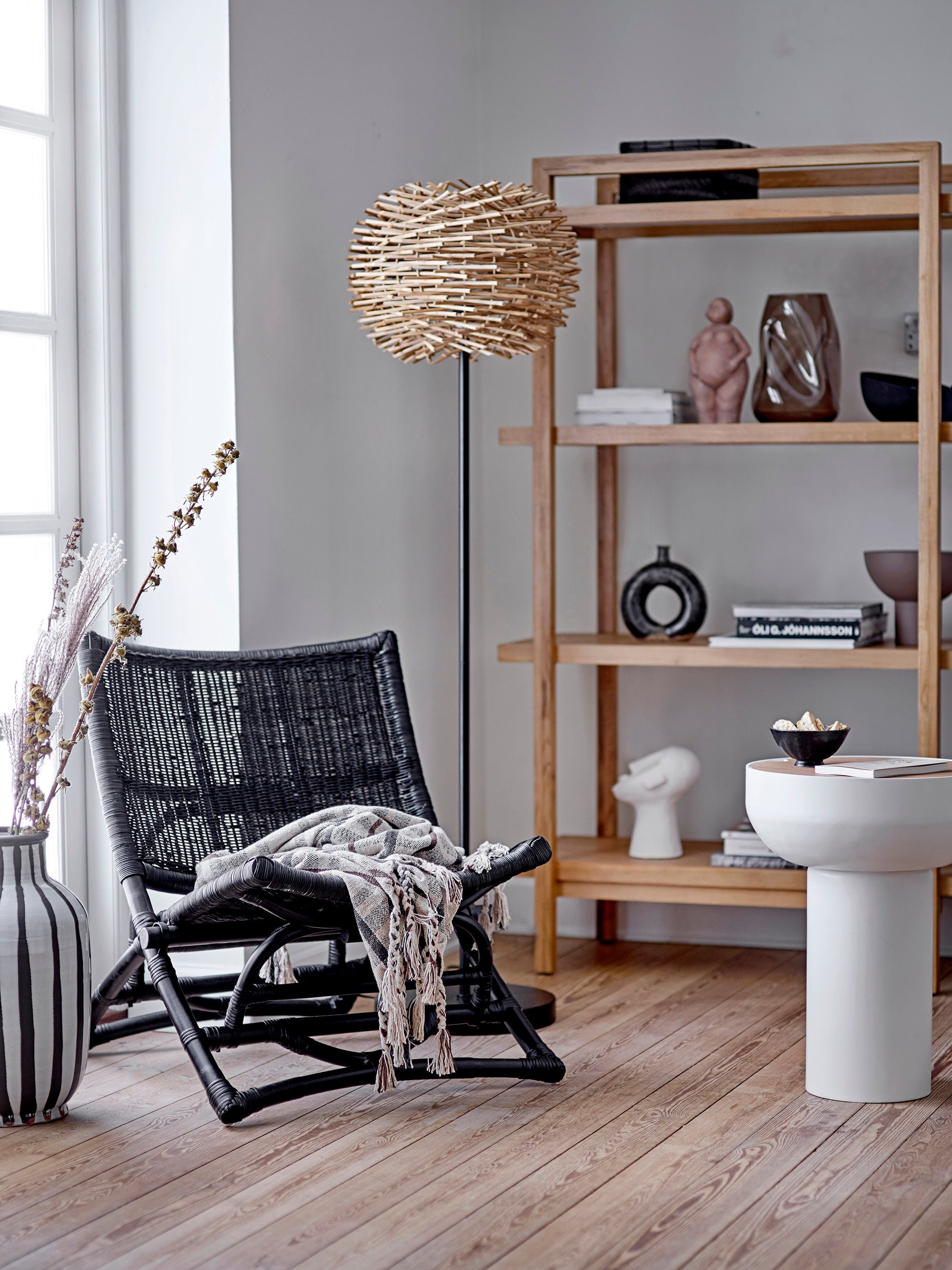 Ingolf Vas – Elegant Glasvas i Brun Ton