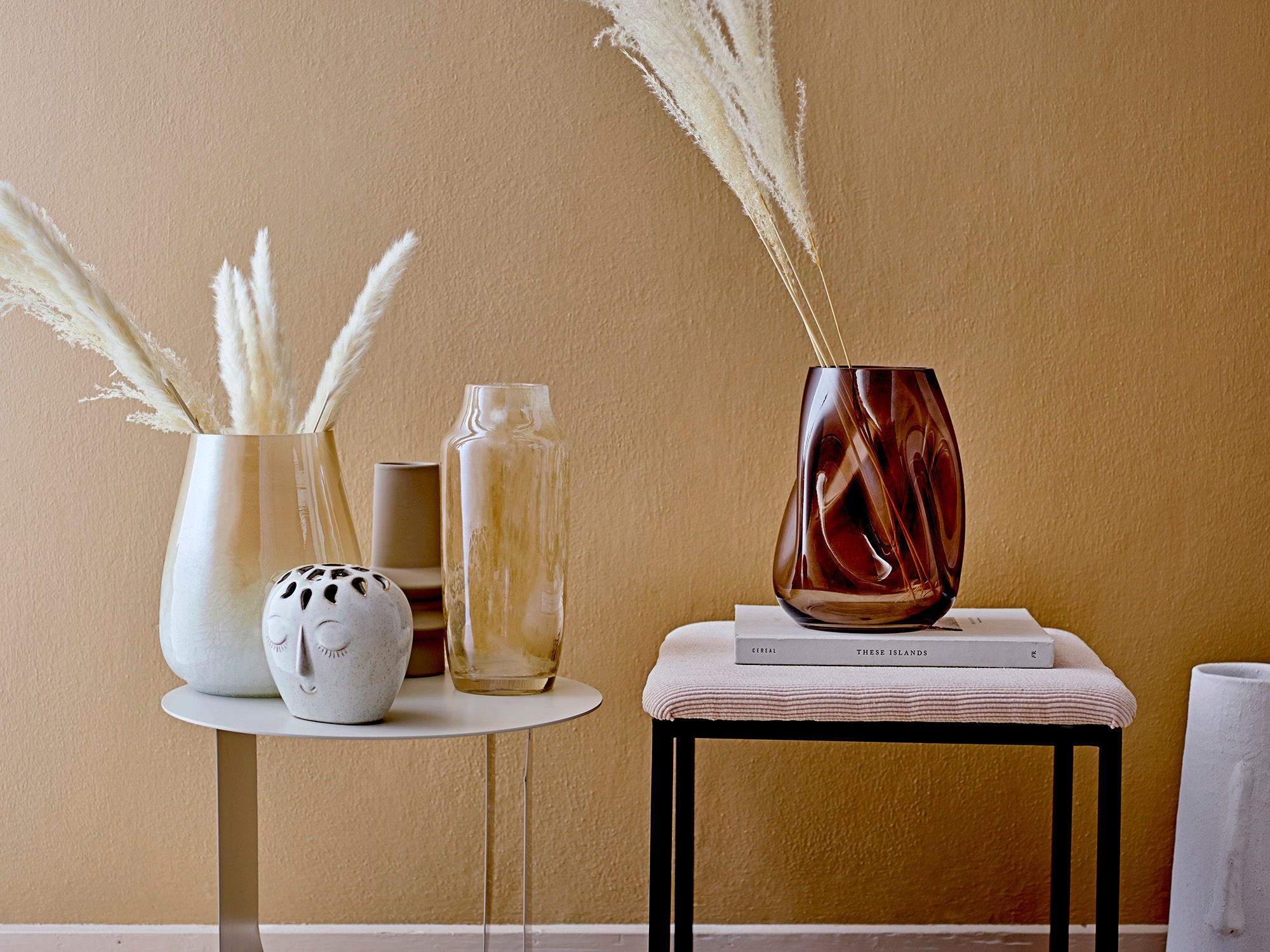 Ingolf Vas – Elegant Glasvas i Brun Ton
