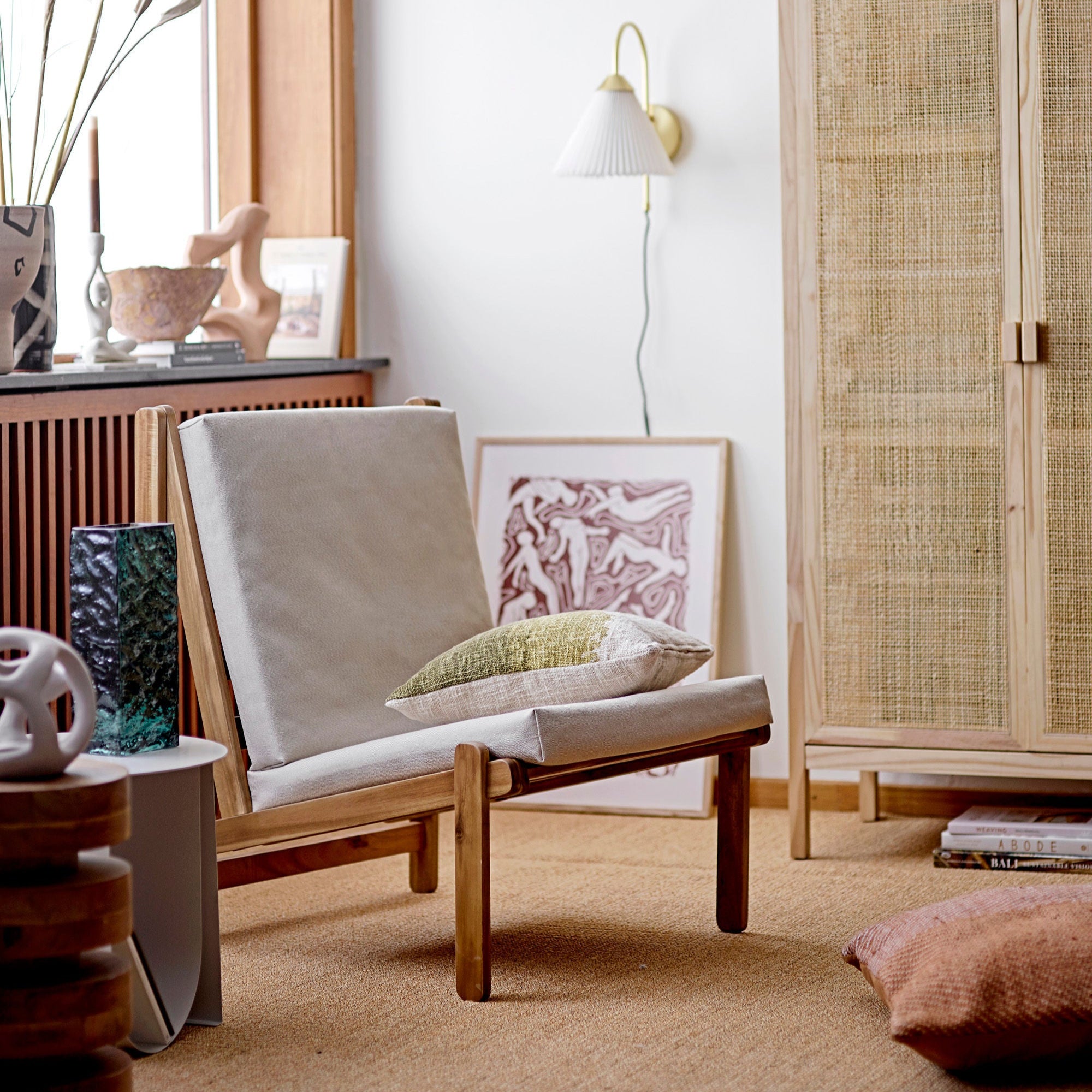 Gani Loungefåtölj – Minimalistisk Sittmöbel med Hög Komfort