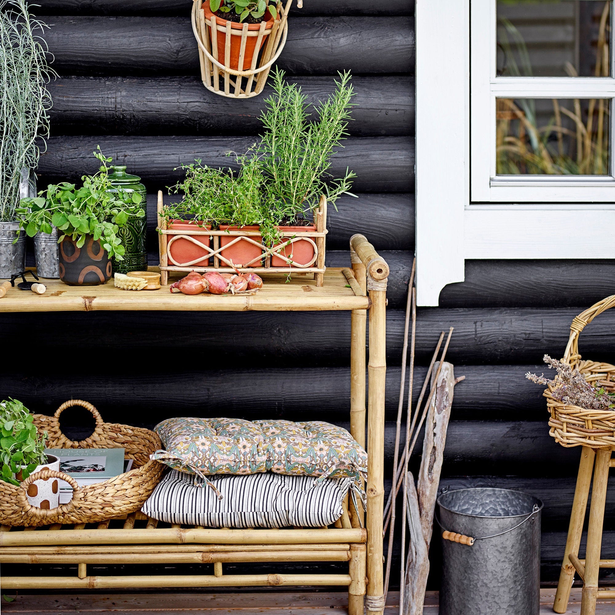 Dusan Hink – Tidlös & Stilren för Trädgården