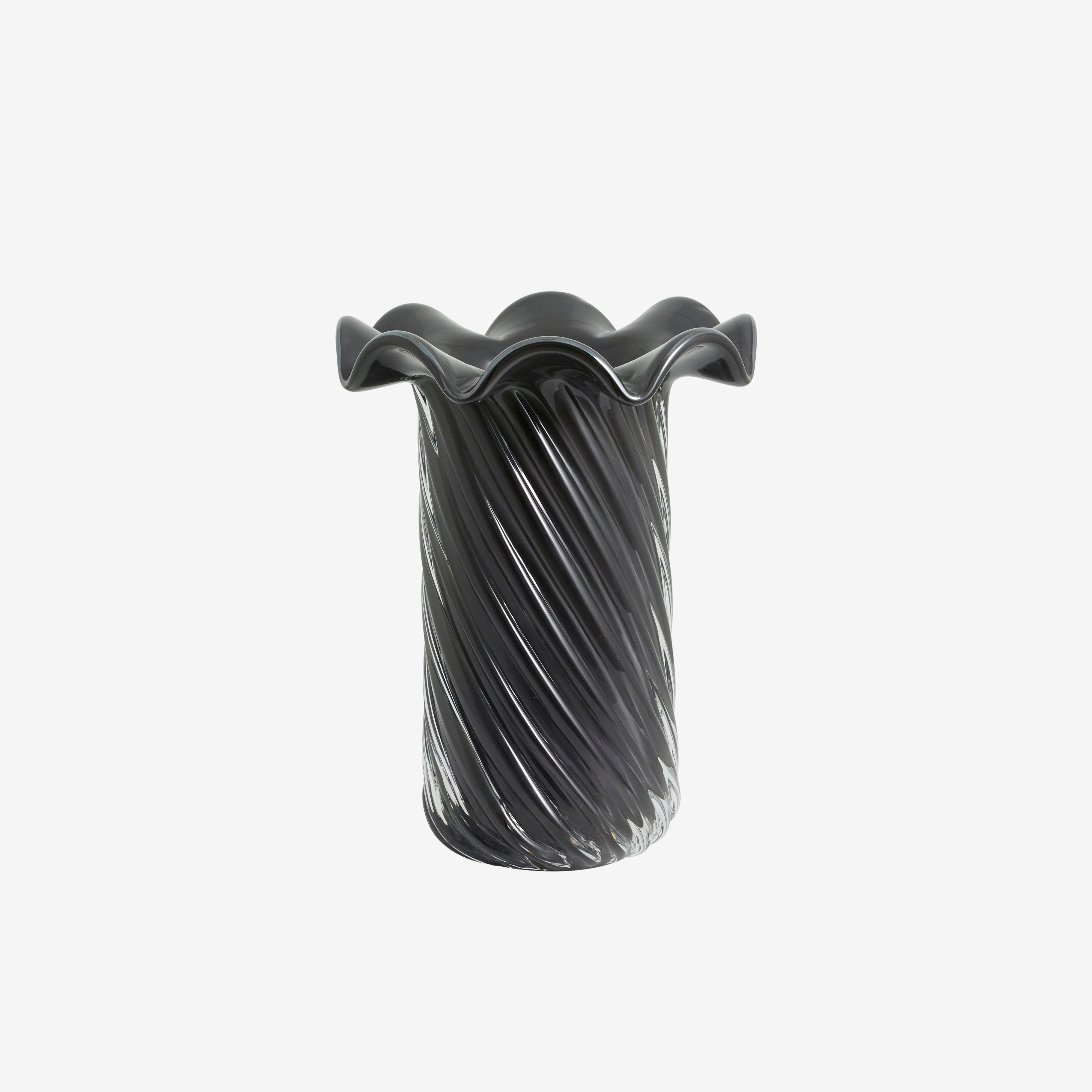 KORO Vas i Grått Glas – Skulptural Vas Med Vågig Kant