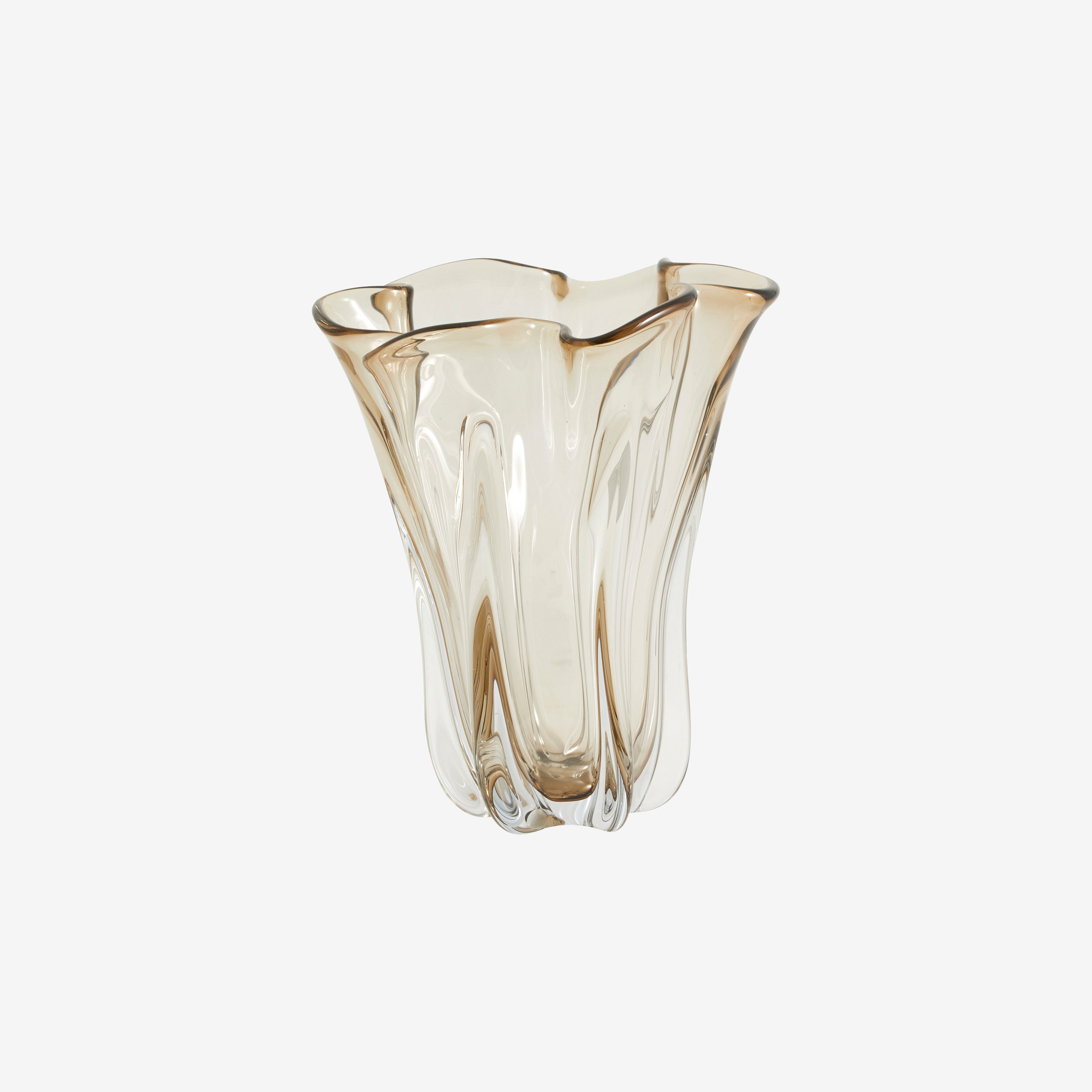 KOMNIO Vas – Skulptural Glasdesign i Ljusbrun Ton