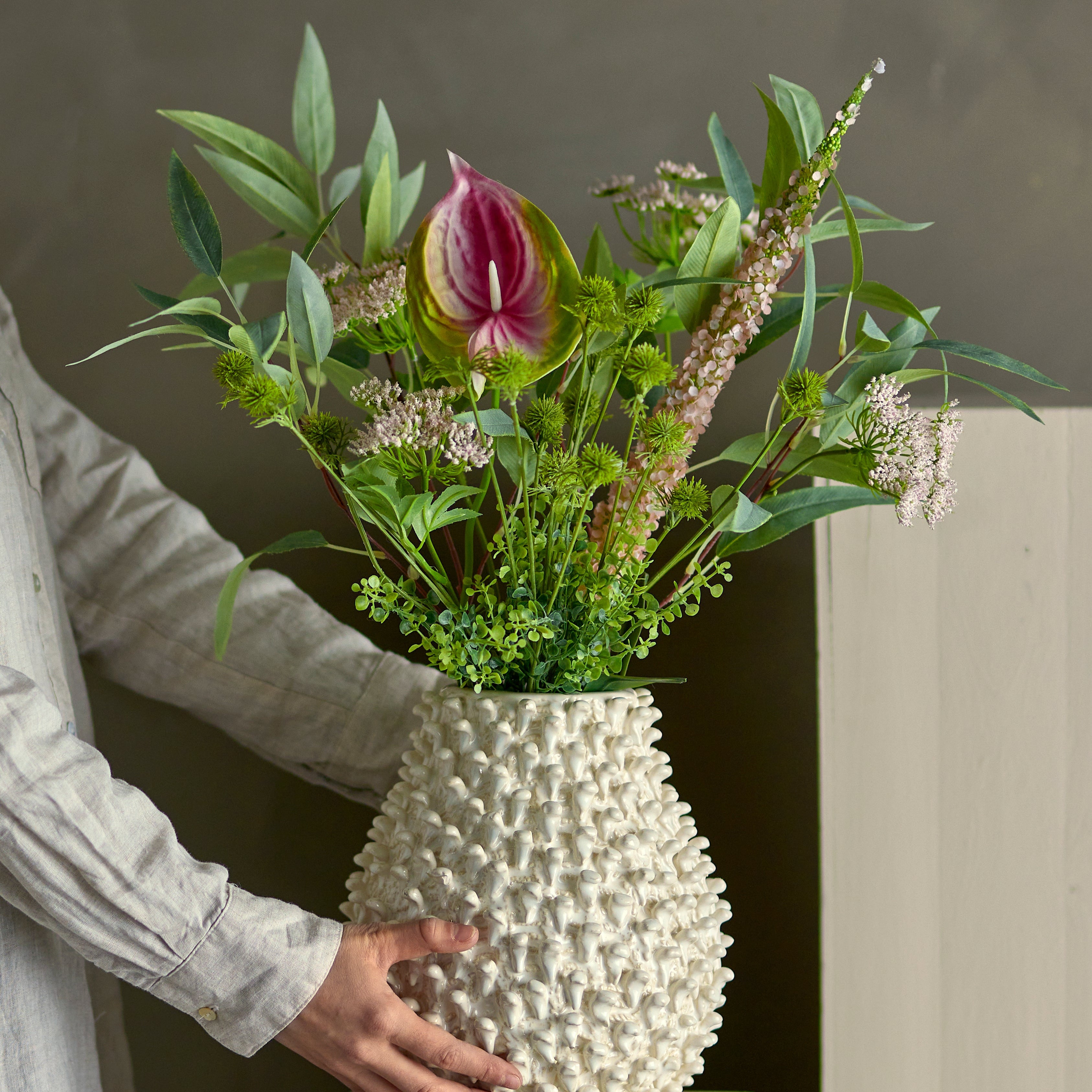 Konstgjord Bukett Blush – Vit & Rosatonad Blomsterdekoration med Naturlig Elegans