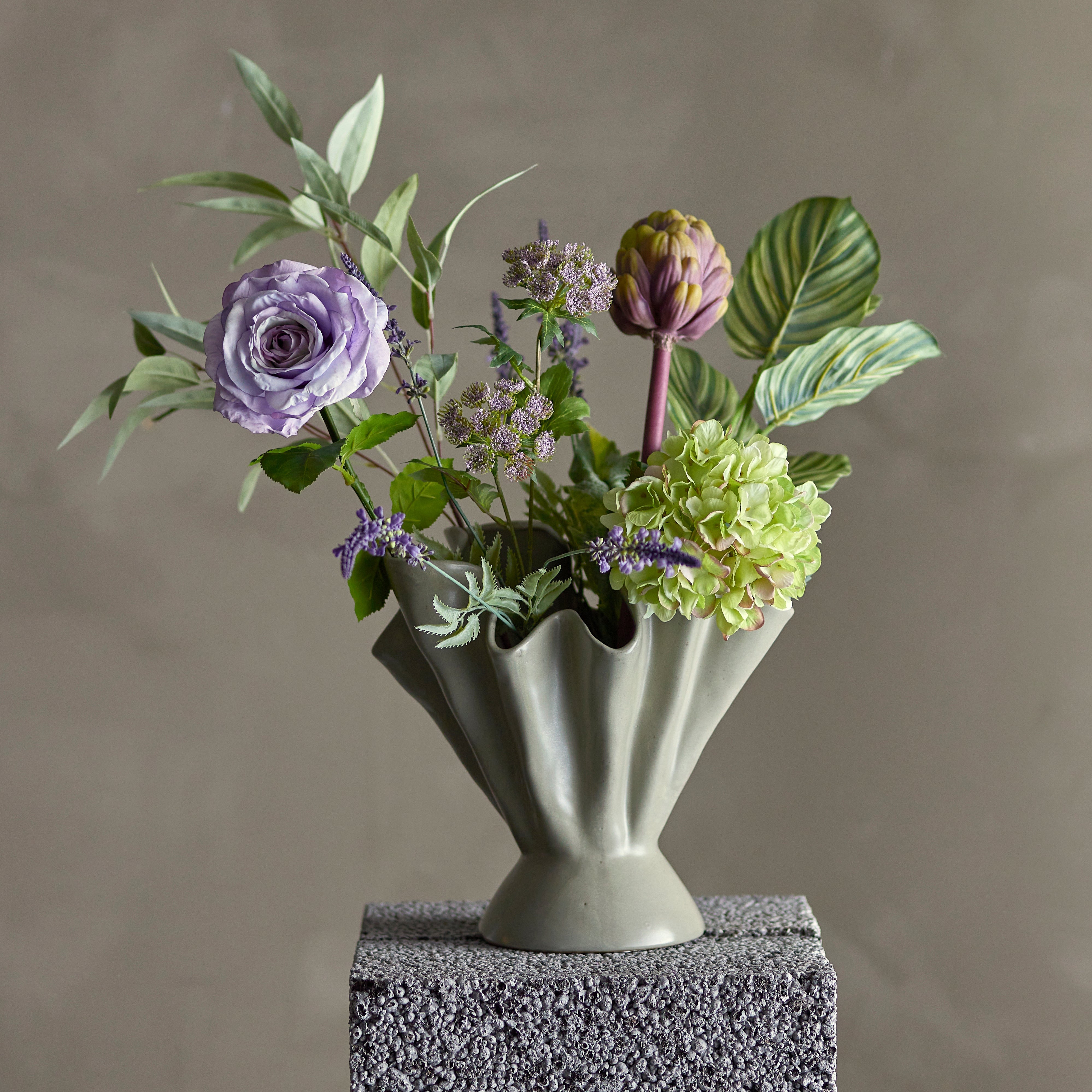 Konstgjord Bukett Whisper – Lila Blomsterdekoration med Drömsk Vibe