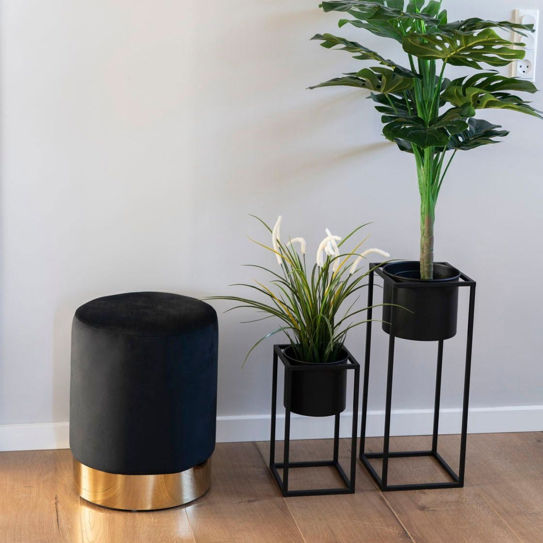 Marla Blomkrukor – Svarta Krukor för Stilren Inredning