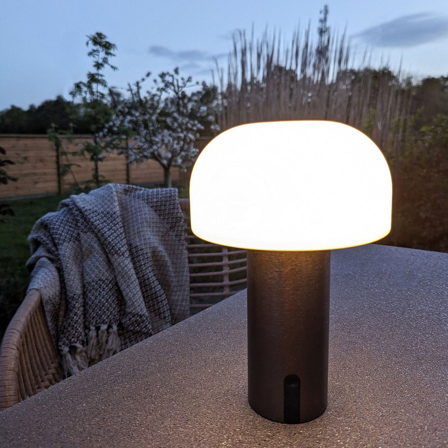 Soham LED-lampa – Stilren Belysning med Flexibilitet