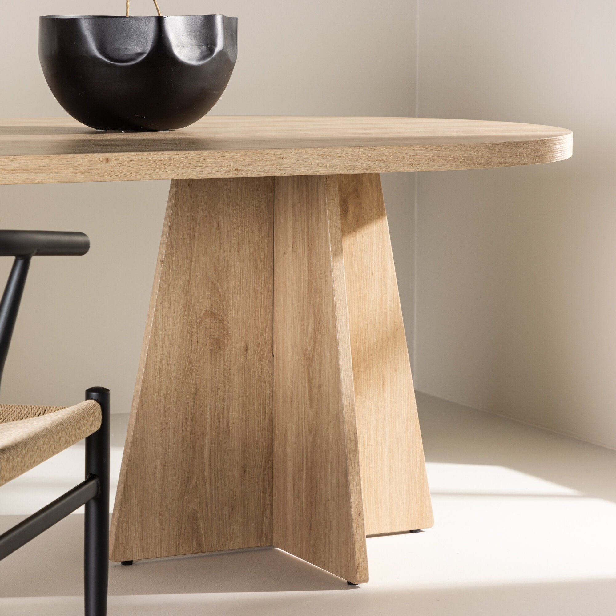 Bootcut Matbord 115x230 cm – Skandinavisk Enkelhet i Naturlig Tappning