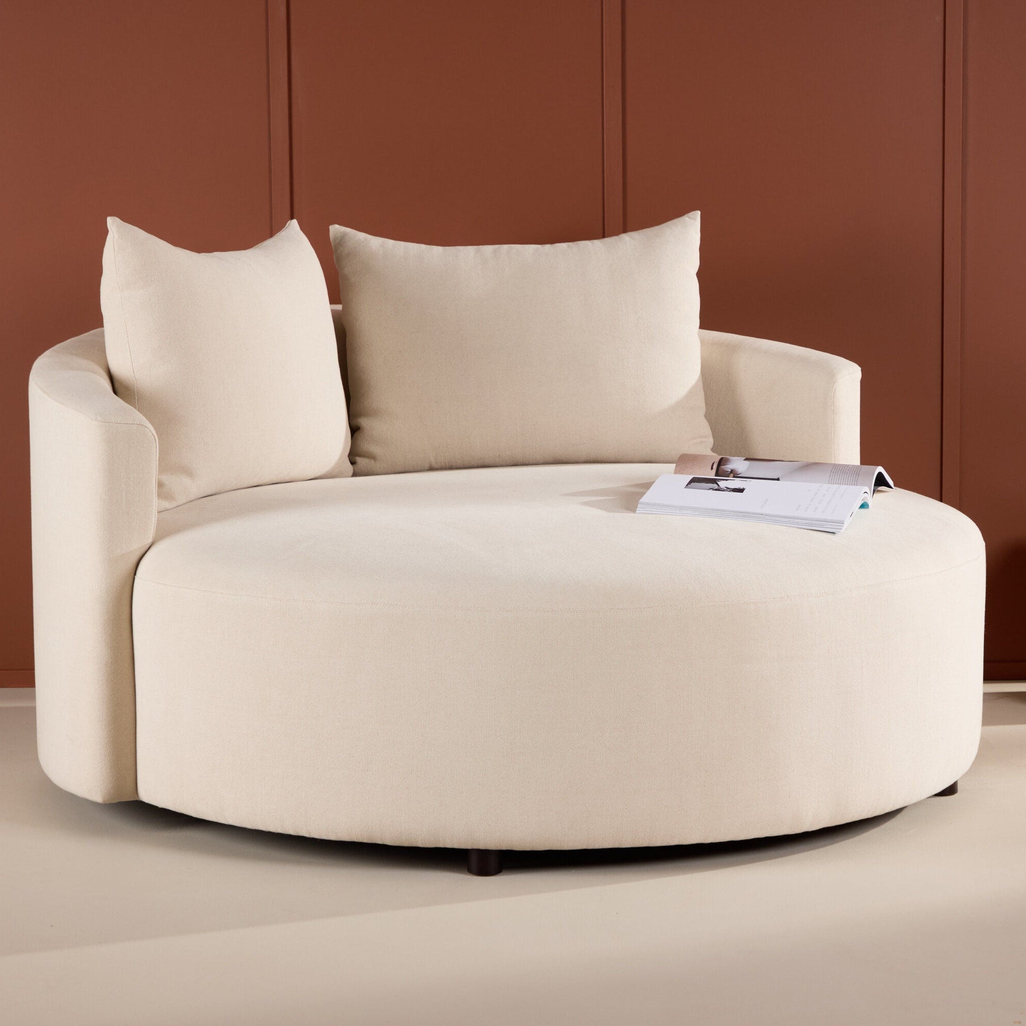 Kelso – Rund Soffa i Beige Linne, Stil & Komfort