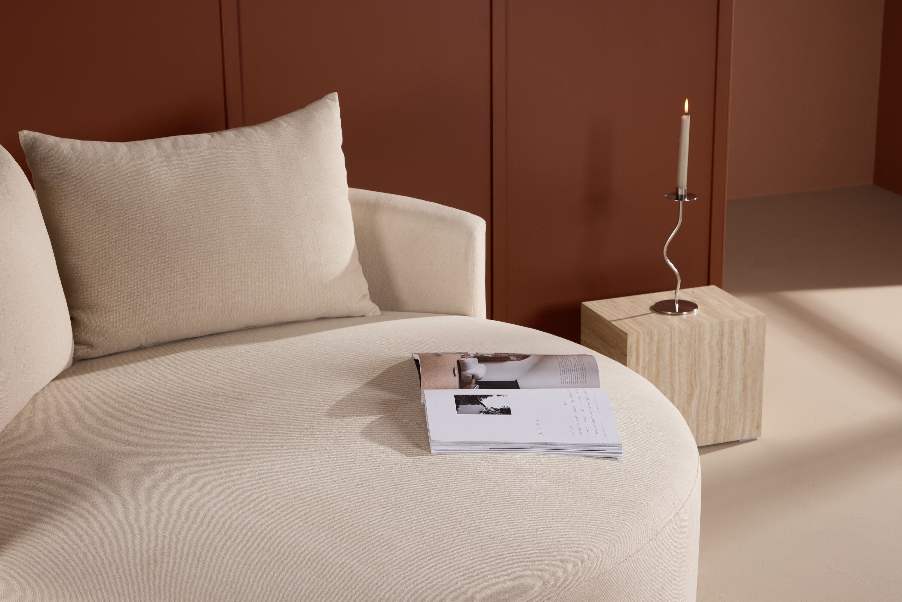 Kelso – Rund Soffa i Beige Linne, Stil & Komfort