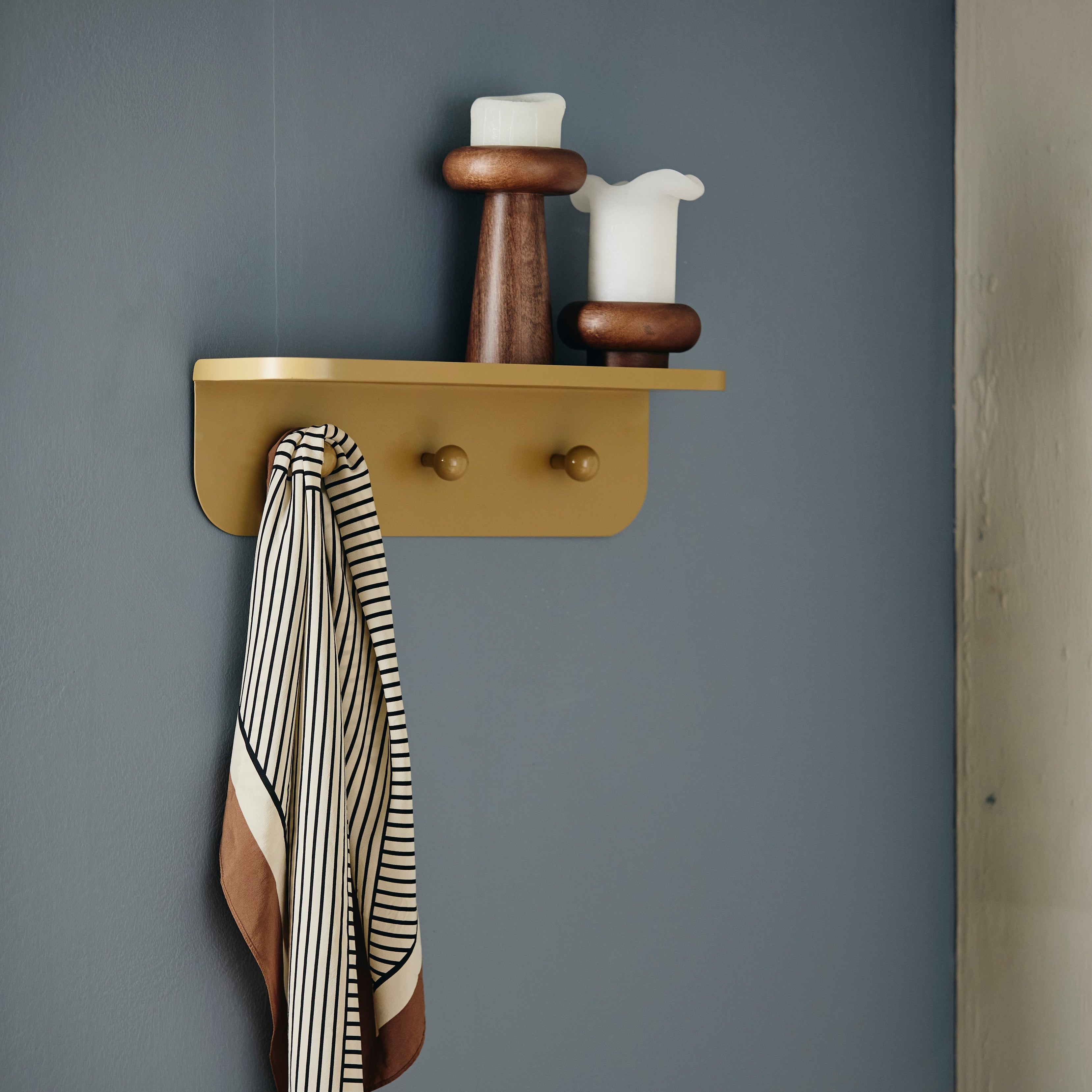 BAWE Ljusstake i Mörkt Trä för Blockljus