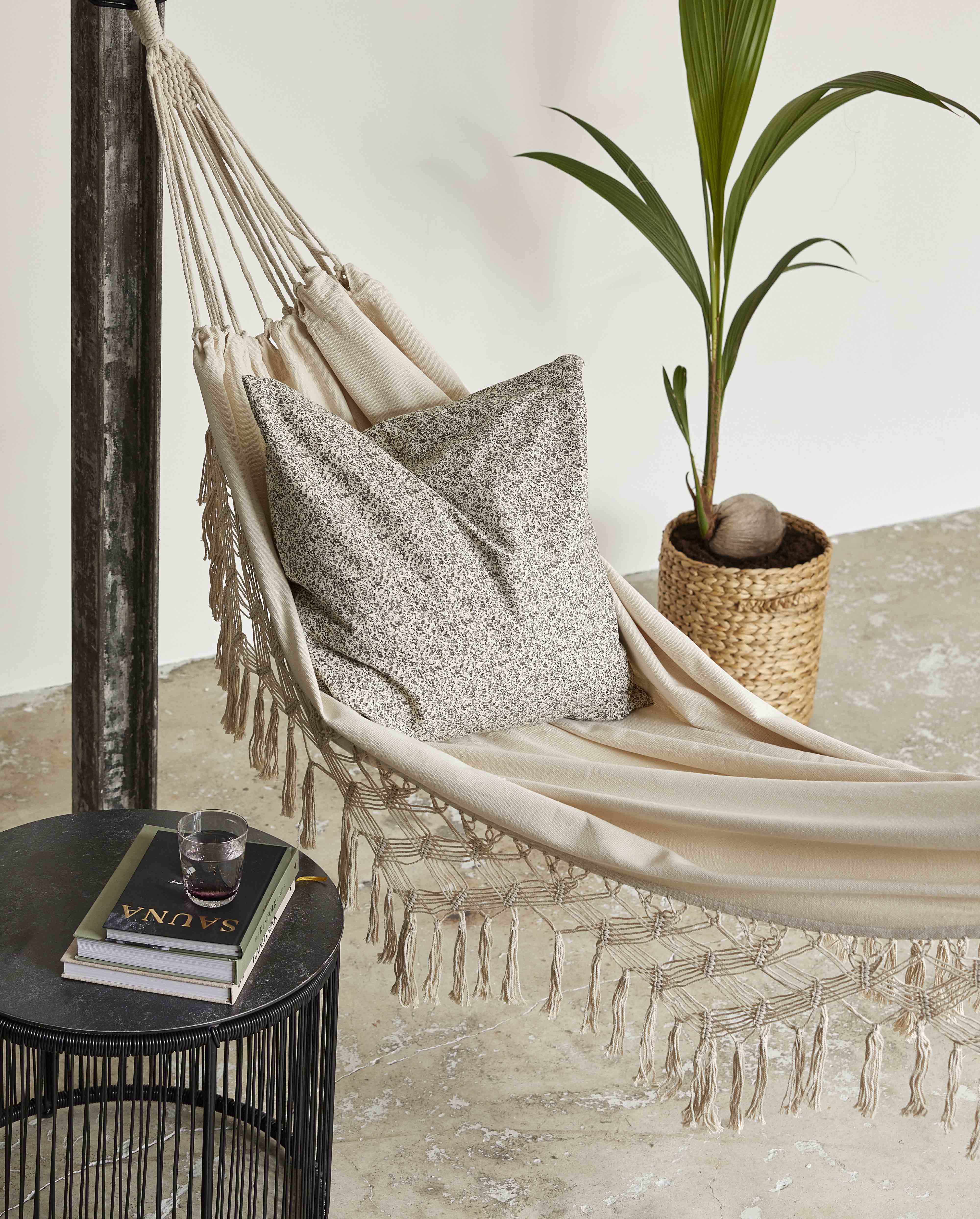 IRIS Hammock – Bohemisk Dröm i Cremefärgat Makramé