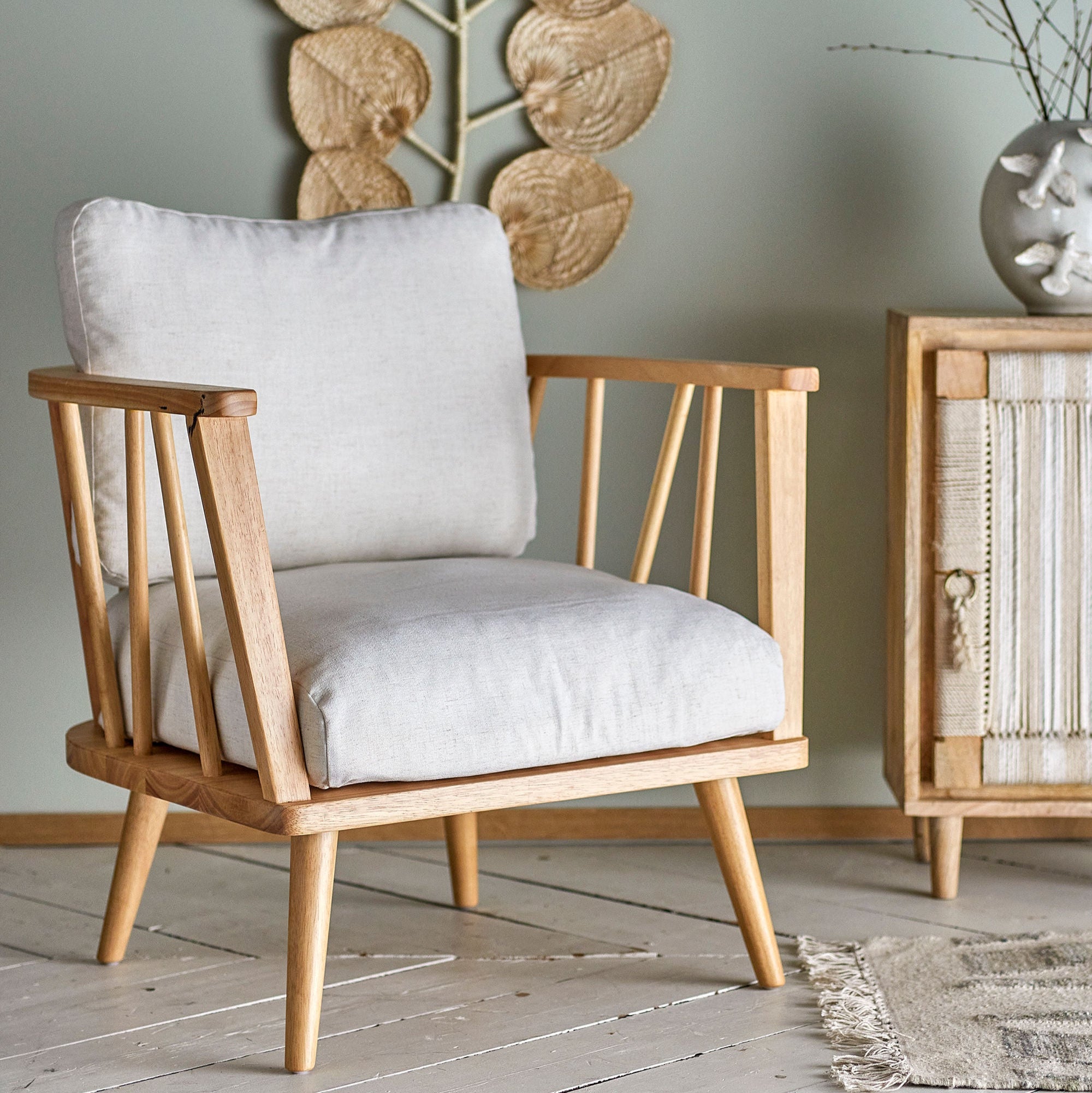 Millor Loungefåtölj – Bekväm Fåtölj i Ljust Gummiträ