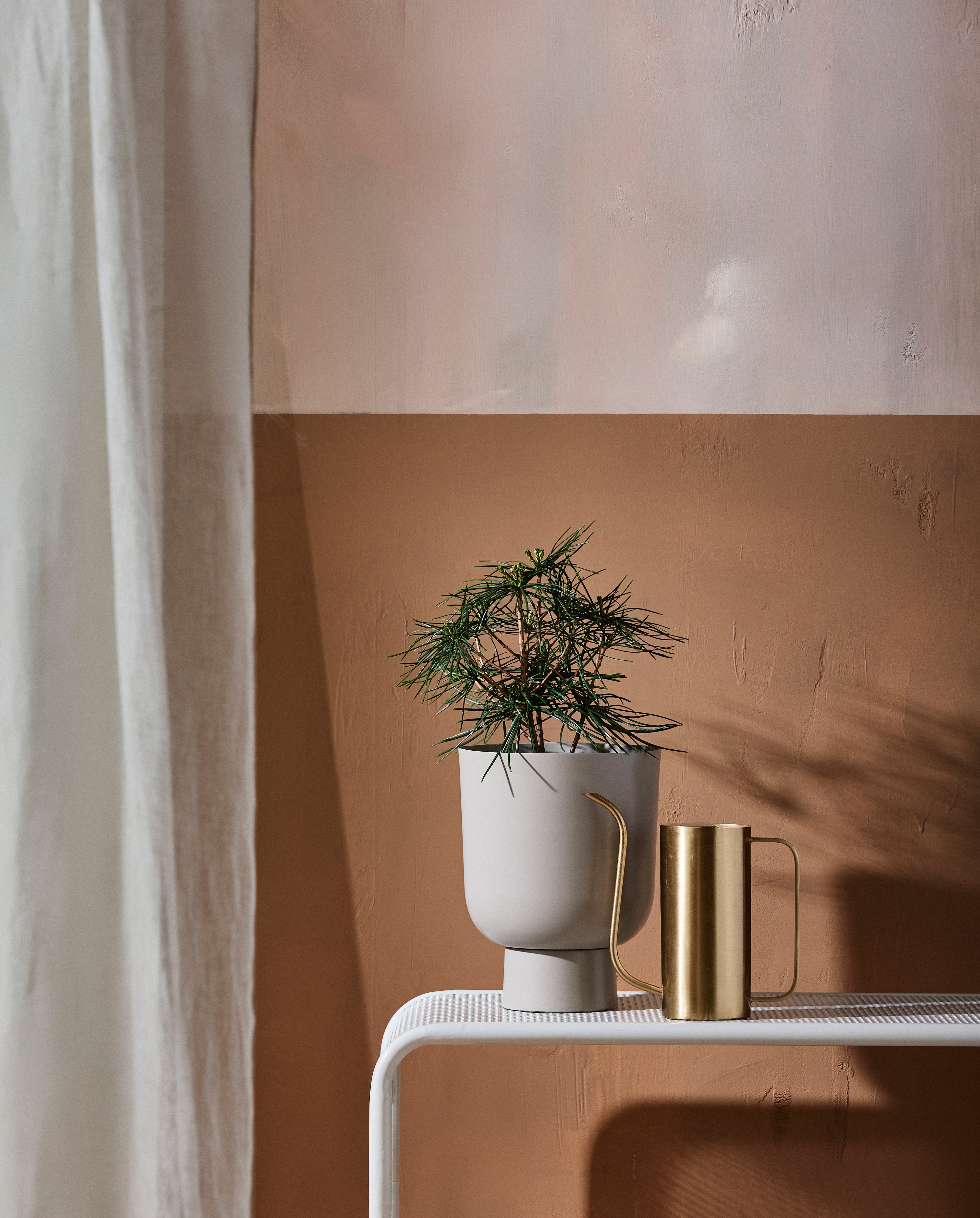 ELM Vattenkanna – Elegant & Dekorativ i Guld