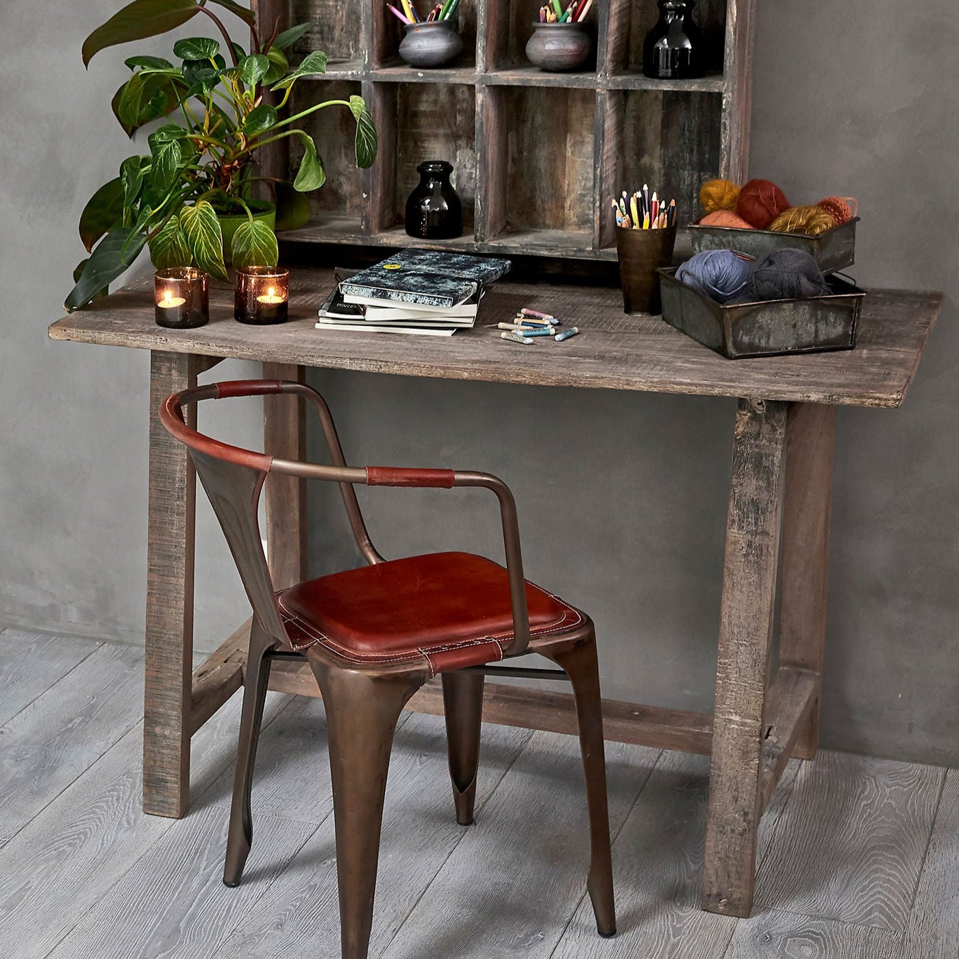 Rustikt Bord i Återvunnet Trä – Nordisk Patinerad Finish