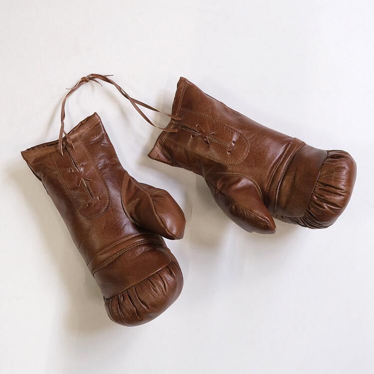 Balboa Vintage Boxningshandskar i Buffelläder – En Tuff Dekorativ Detalj