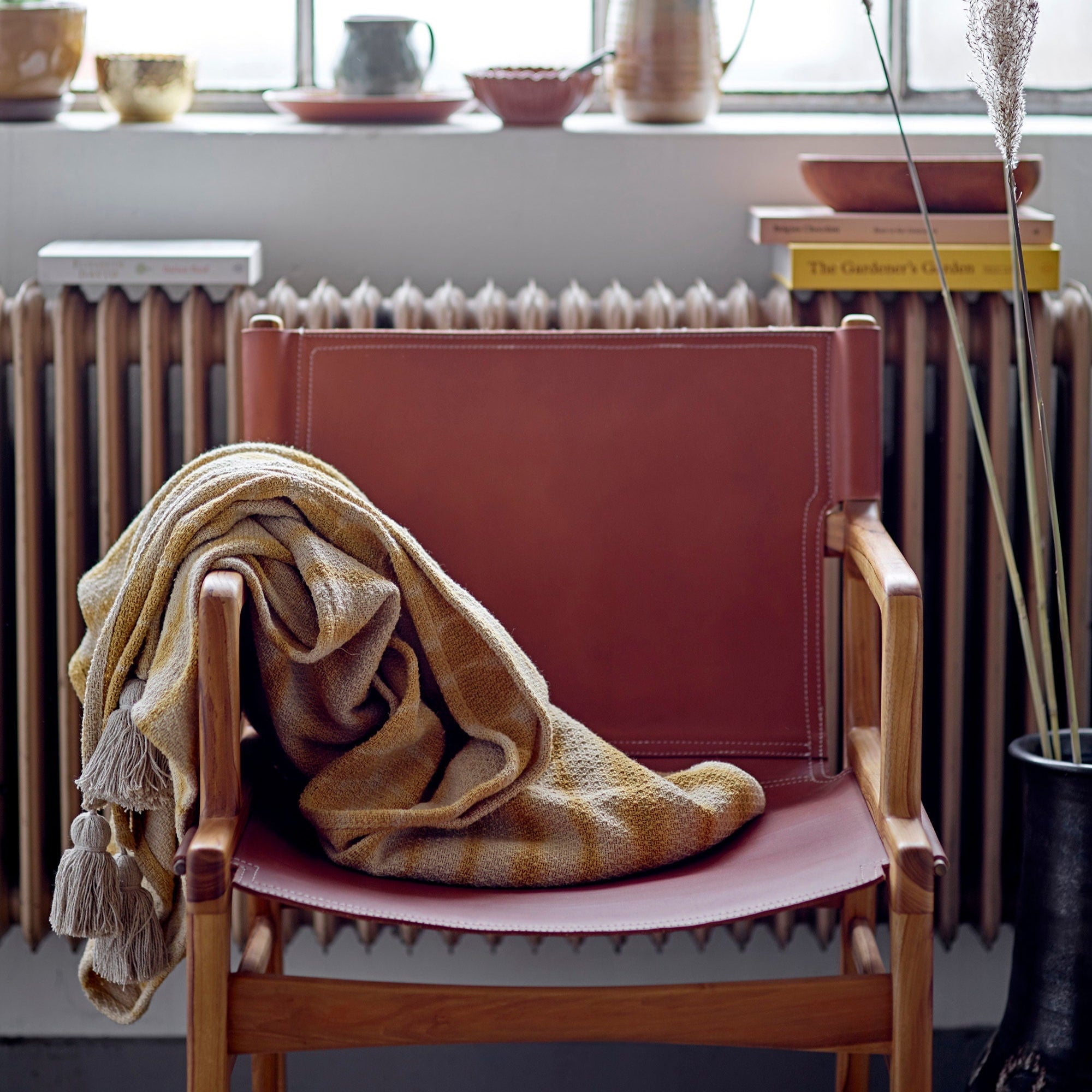 Ollie Loungestol – Dansk Designkänsla i Teak & Läder