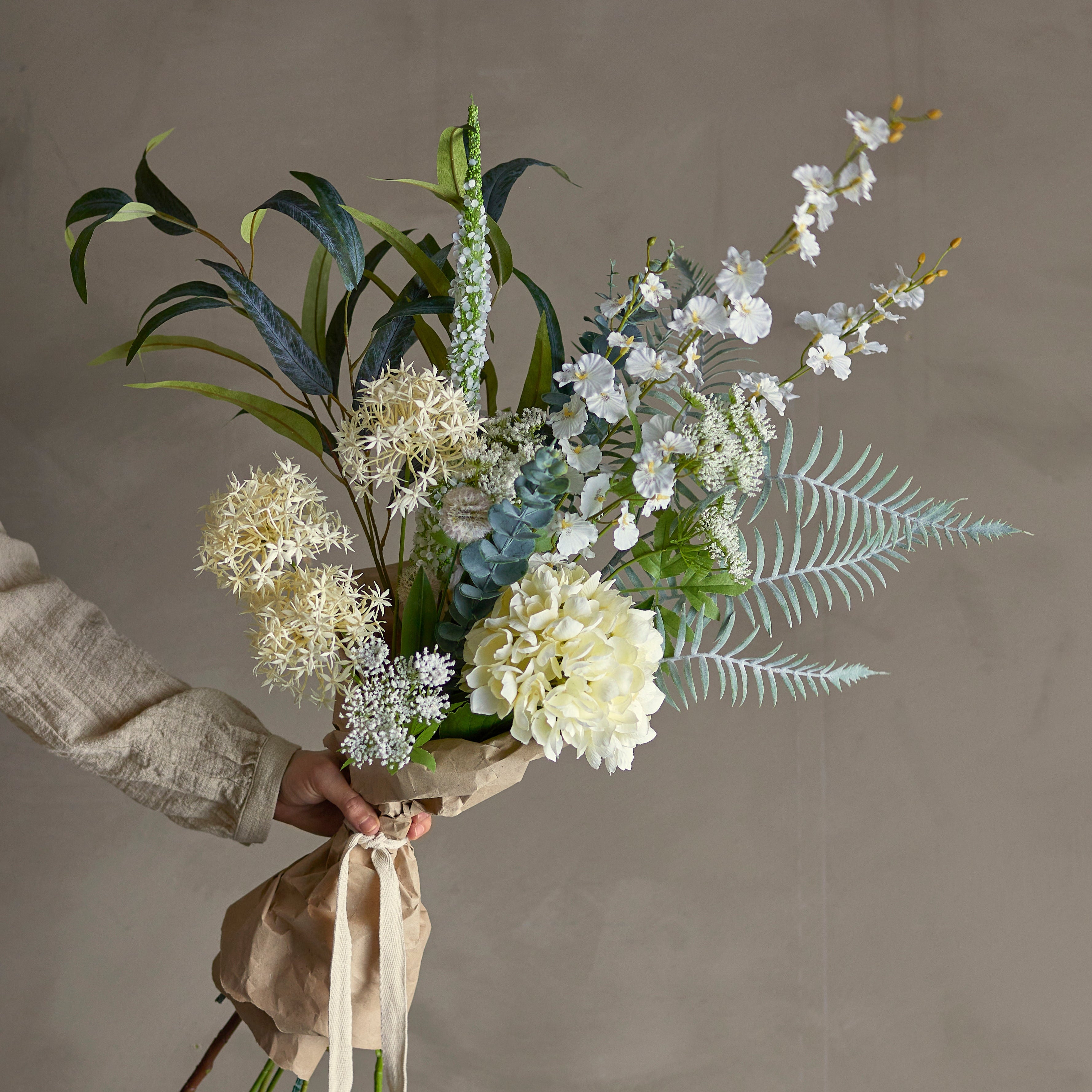 Konstgjord Bukett Symphony – Vit Blomsterdekoration med Harmonisk Elegans