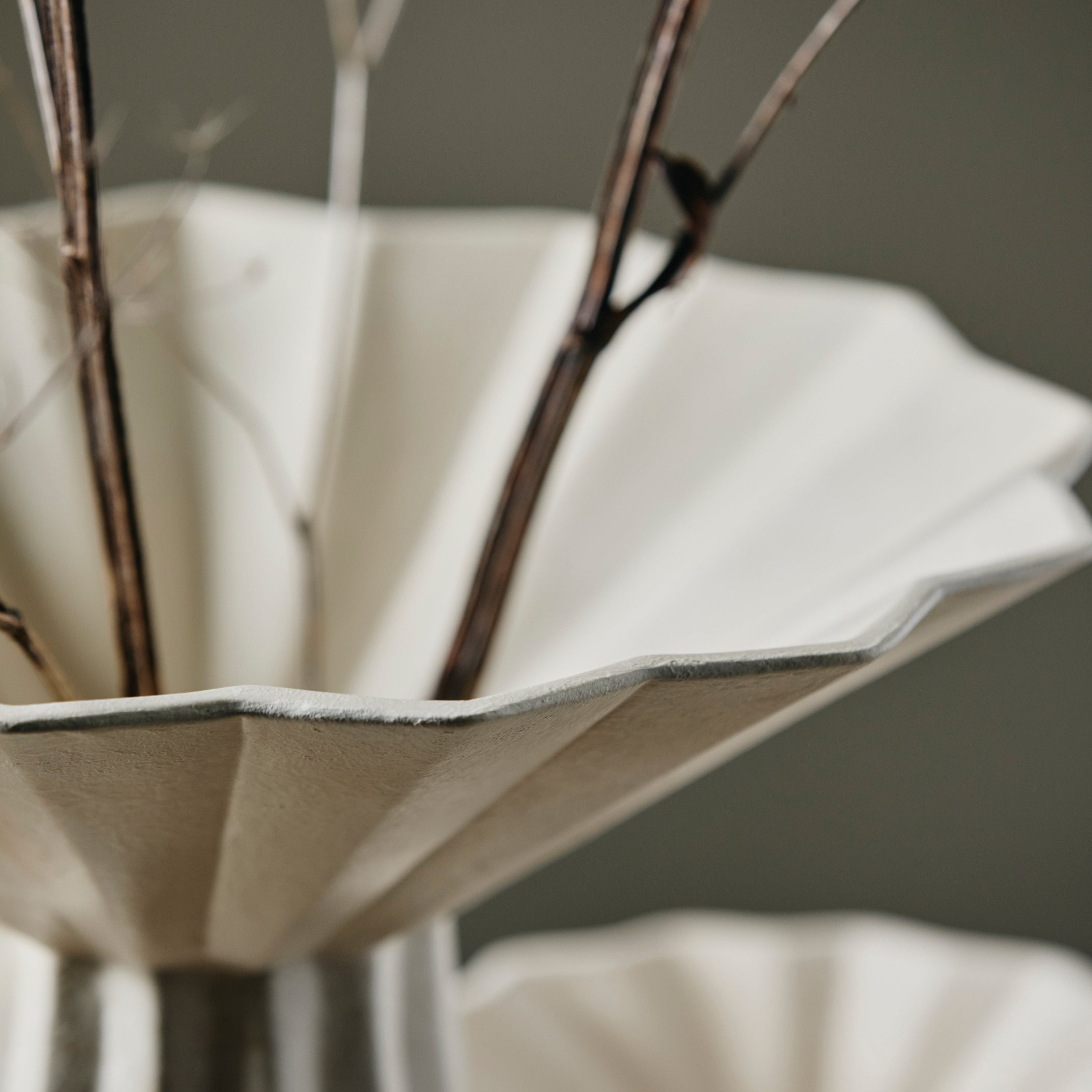 MINU Vas L – Skulptural Elegans i Ivory