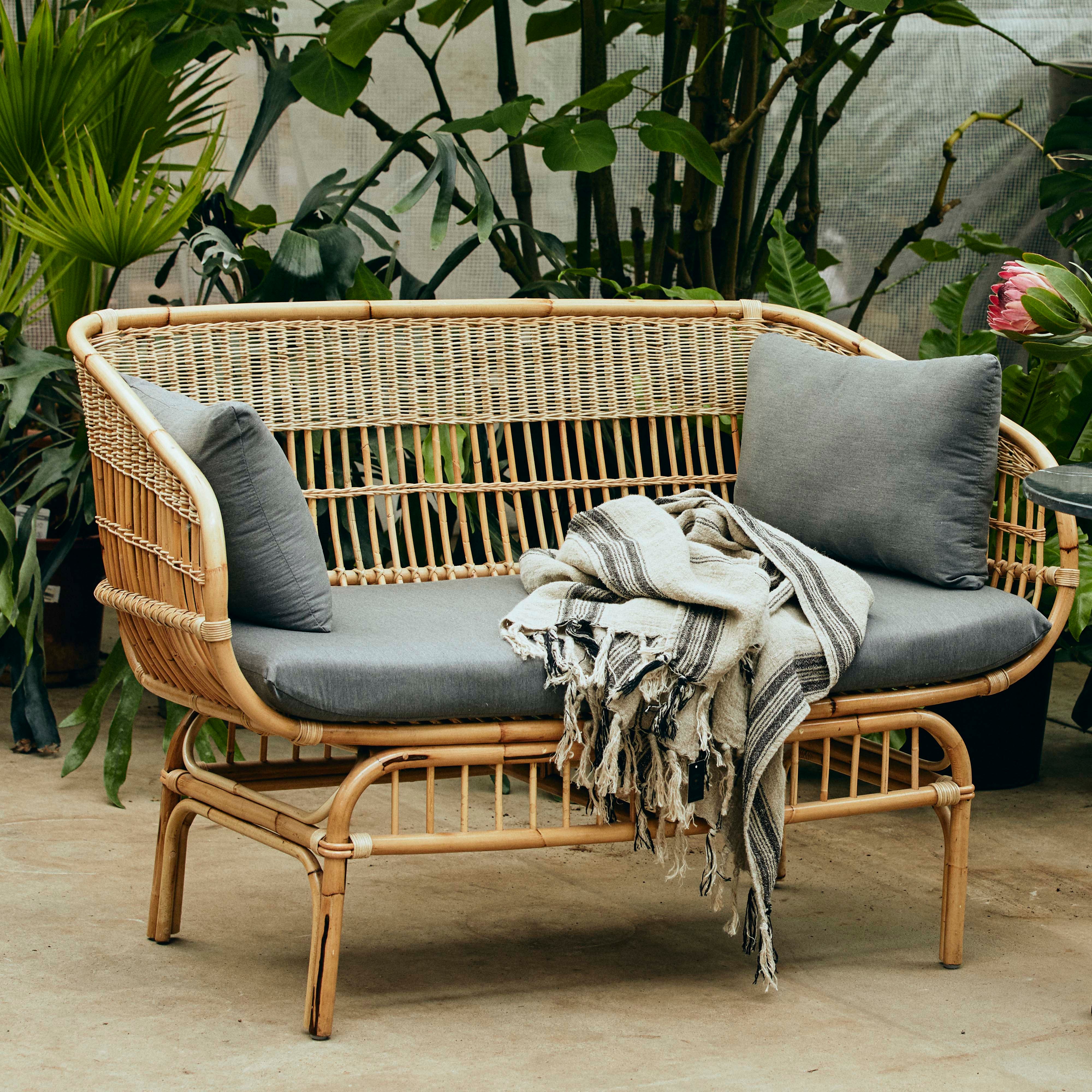 BALI Rottingsoffa – Tidlös Design I Naturmaterial