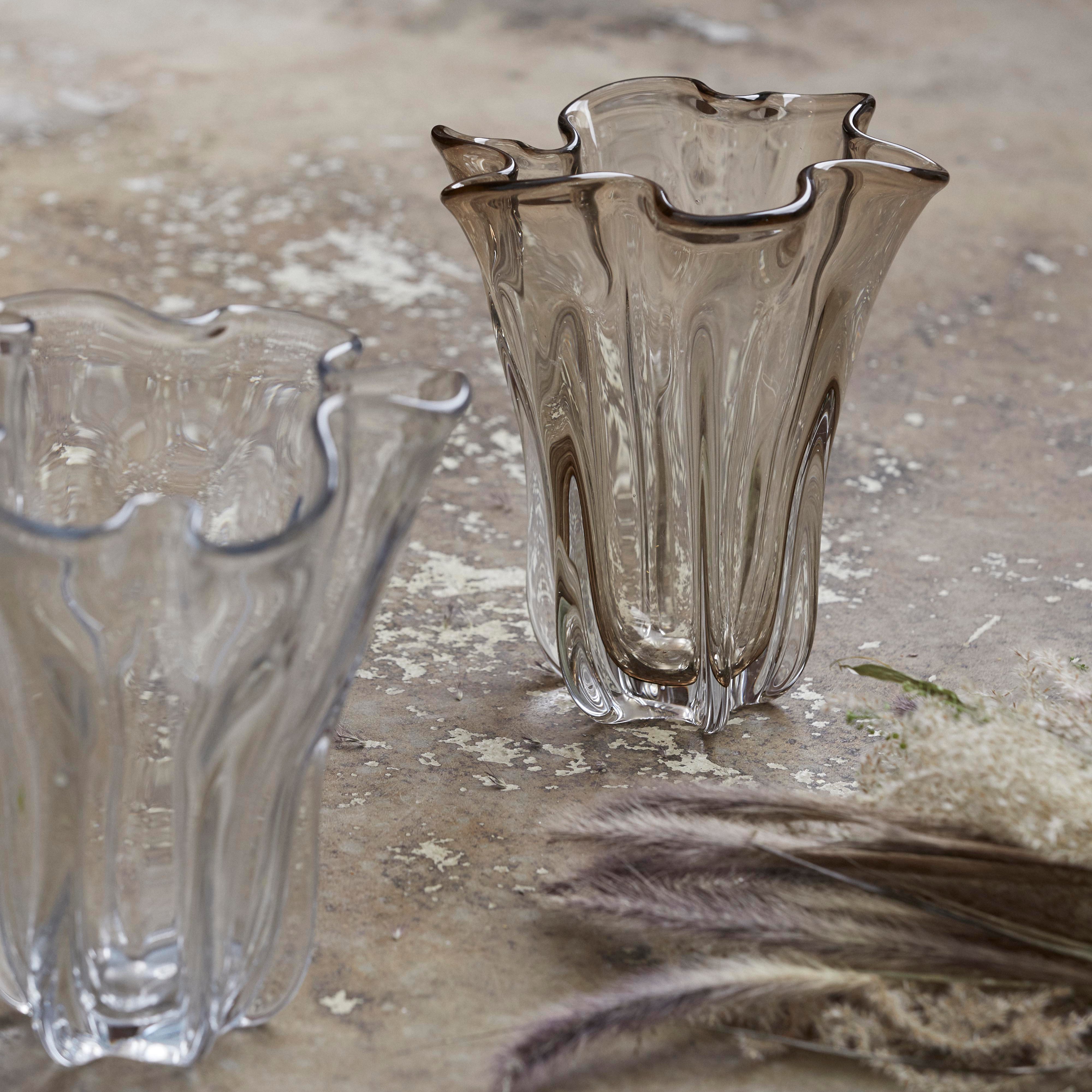 KOMNIO Vas – Klar Skulptural Glasvas med Organisk Form